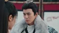 Hombre con ropa china ornamentada episodio 1