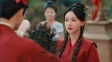Mujer joven con atuendo tradicional chino rojo episodio 1