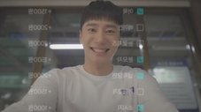 Hombre sonriente con camisa blanca, Episodio 11