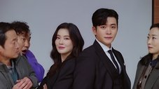 Elenco del drama coreano, sonriendo para una foto