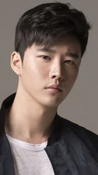 Foto de rostro del cantante surcoreano Kim Kwon