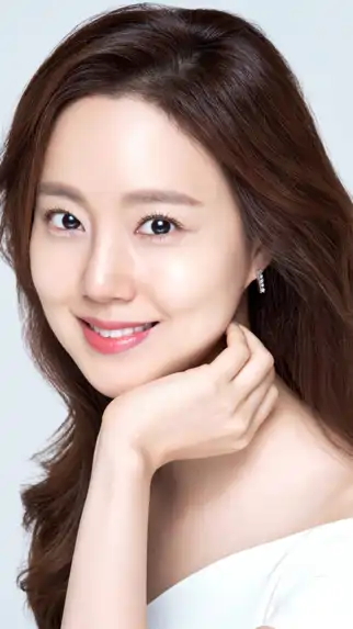 Foto de rostro de la actriz surcoreana Moon Chae-won.