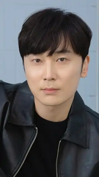 Foto de rostro de Seo Hyun-woo, actor surcoreano.